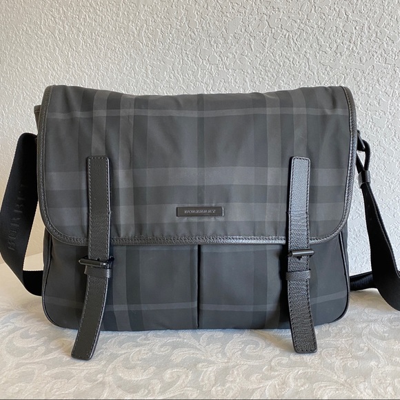 Burberry Check Pattern Black Nylon messenger laptop bag - Picture 3 of 16
